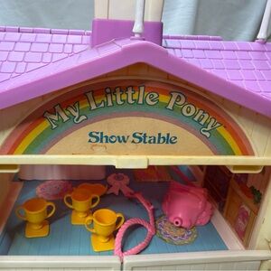 My Little Pony Show Stable with Pink Roof and Yellow Trophies